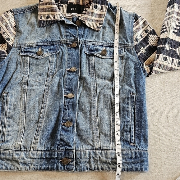 BDG Southwestern Womens Faded Denim Jean Jacket Size Medium - Picture 13 of 16